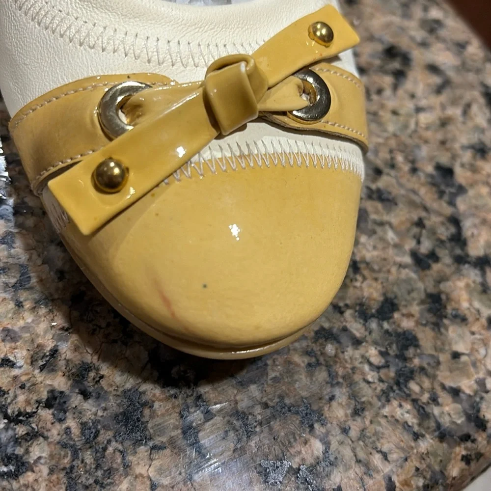 Stuart Weitzman white leather & gold beige low chunk heel pump flat Size 7.5M
